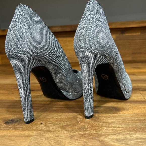 Michael Kors pointed heel Metallic Grey never worn - Picture 2 of 4